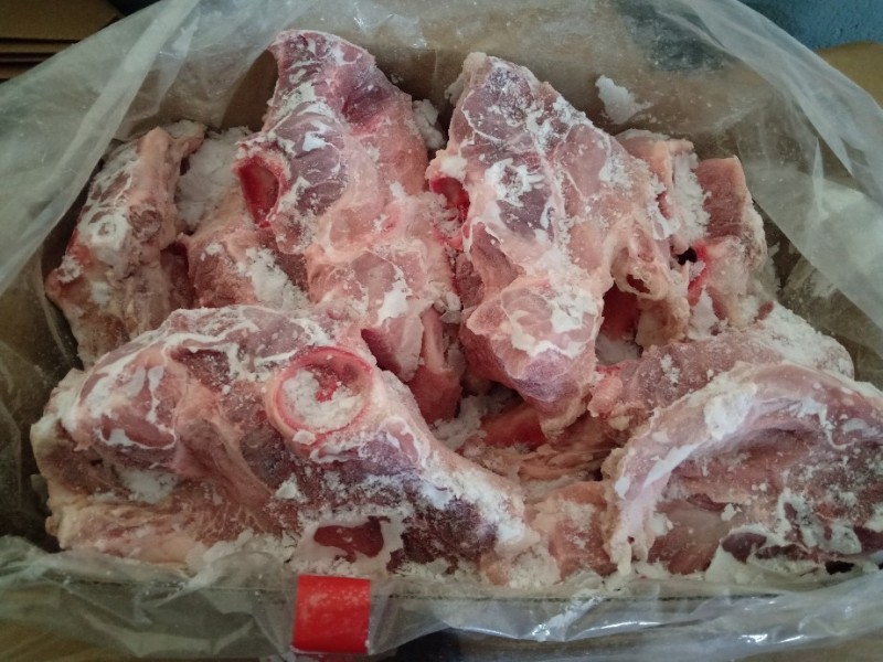 冻猪肉叉骨