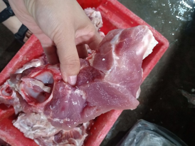 冻猪肉叉骨