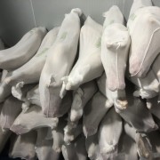 带皮黑山羊